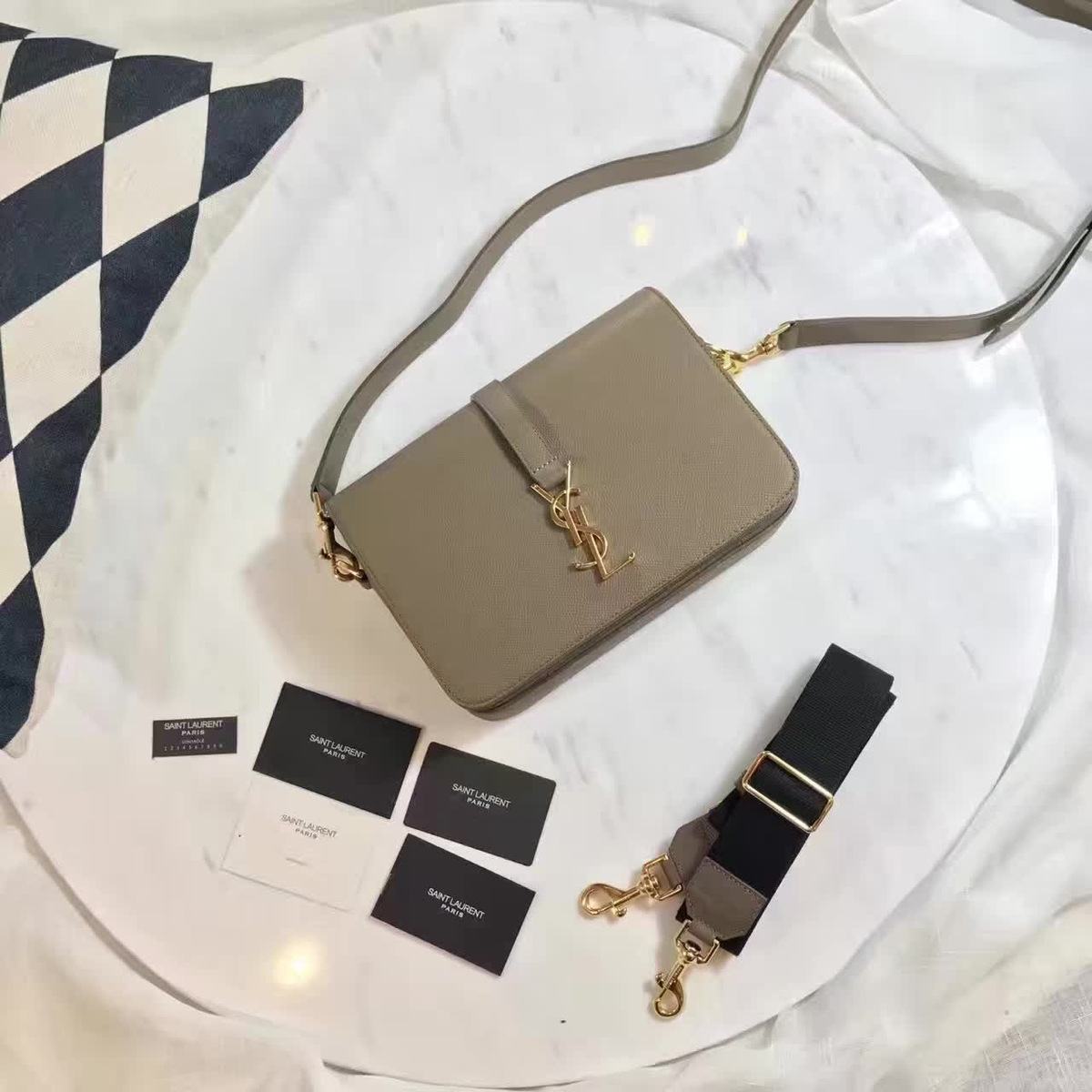 Y51 classic large universit bag  4945 25cm x 7.5cm