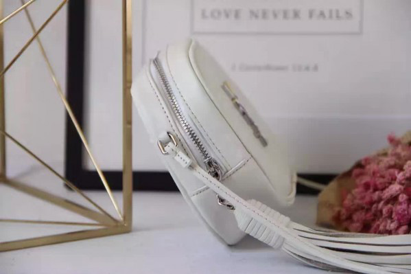 Y51 monogram blogger white 14cm x 12cm x 5cm