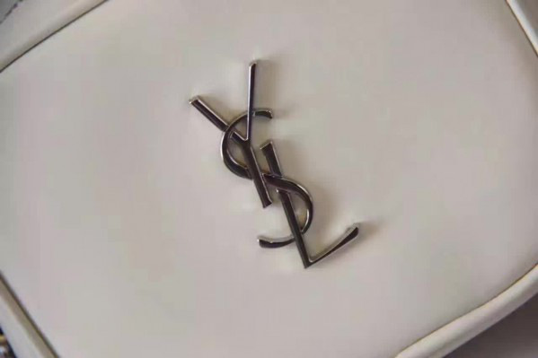 Y51 monogram blogger white 14cm x 12cm x 5cm