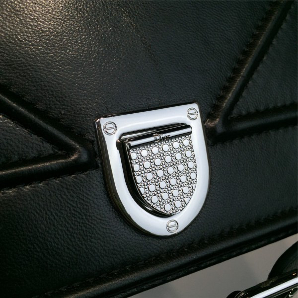 D10r ama 1749  21.5cm x 6.5cm x 13cm