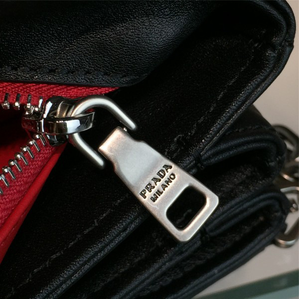 Pra*a metal closure 3911 23.5cm x 4.5cm x 15cm