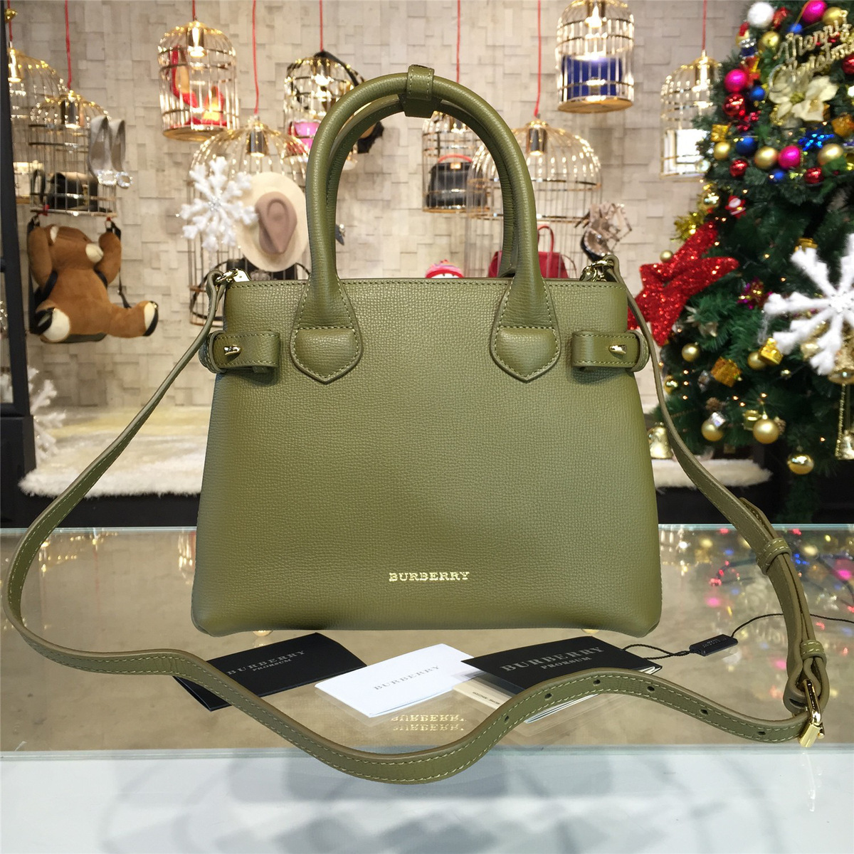 Bv*b*rry green shoulder bag 28cm x 12.5cm x 20.5cm