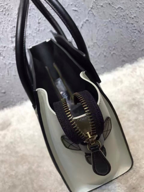 Bv*b*rry green shoulder bag 28cm x 12.5cm x 20.5cm