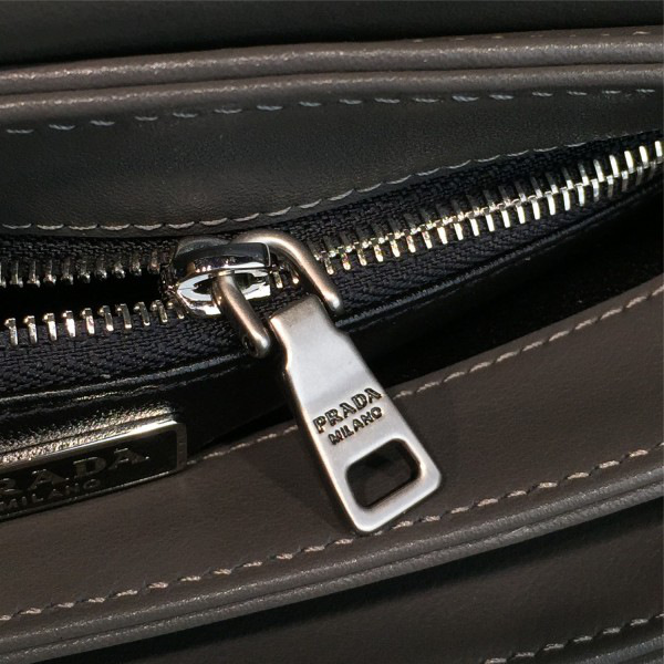 Pra*a metal closure 3924 23.5cm x 4.5cm x 15cm