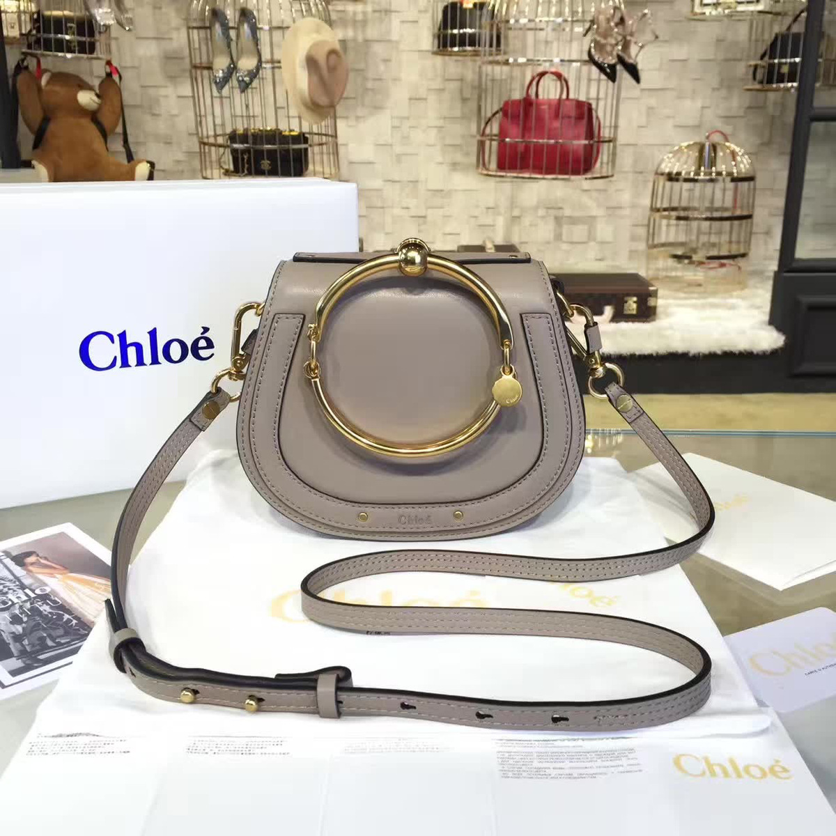 Chloe leather nile z1331 19.5cm x 6.5cm x 16cm