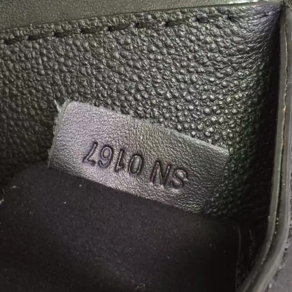 cohotbag l0vis Vvtt0n very chain  black