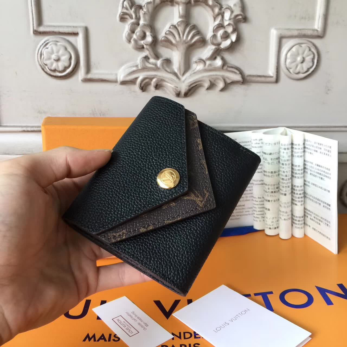 l0vis Vvtt0n double v cohotbag compact wallet small
