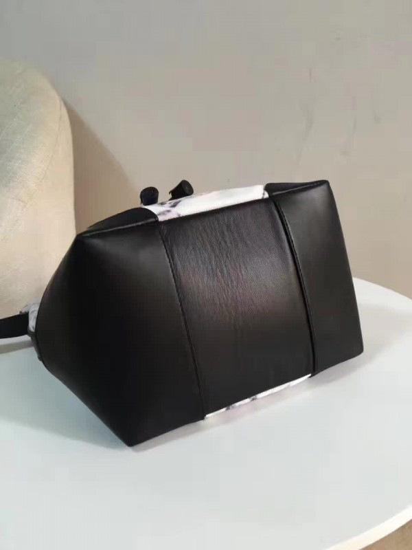 Ba1en*iaga bucket bag 22cm x 15cm x 24.5cm