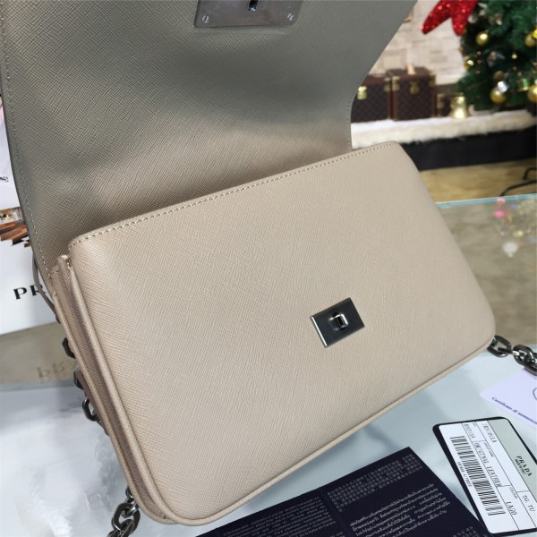 Pra*a metal closure 3925 23.5cm x 4.5cm x 15cm