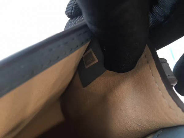 Chloe leather nile z1312 19.5cm x 6.5cm x 16cm