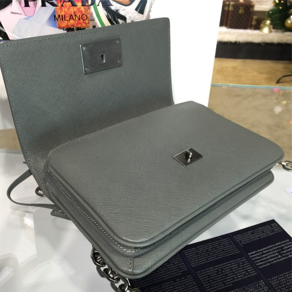 Pra*a metal closure 3920 23.5cm x 4.5cm x 15cm