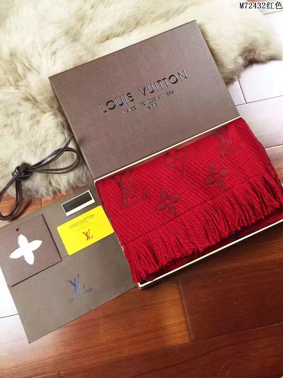 Lv scarf red