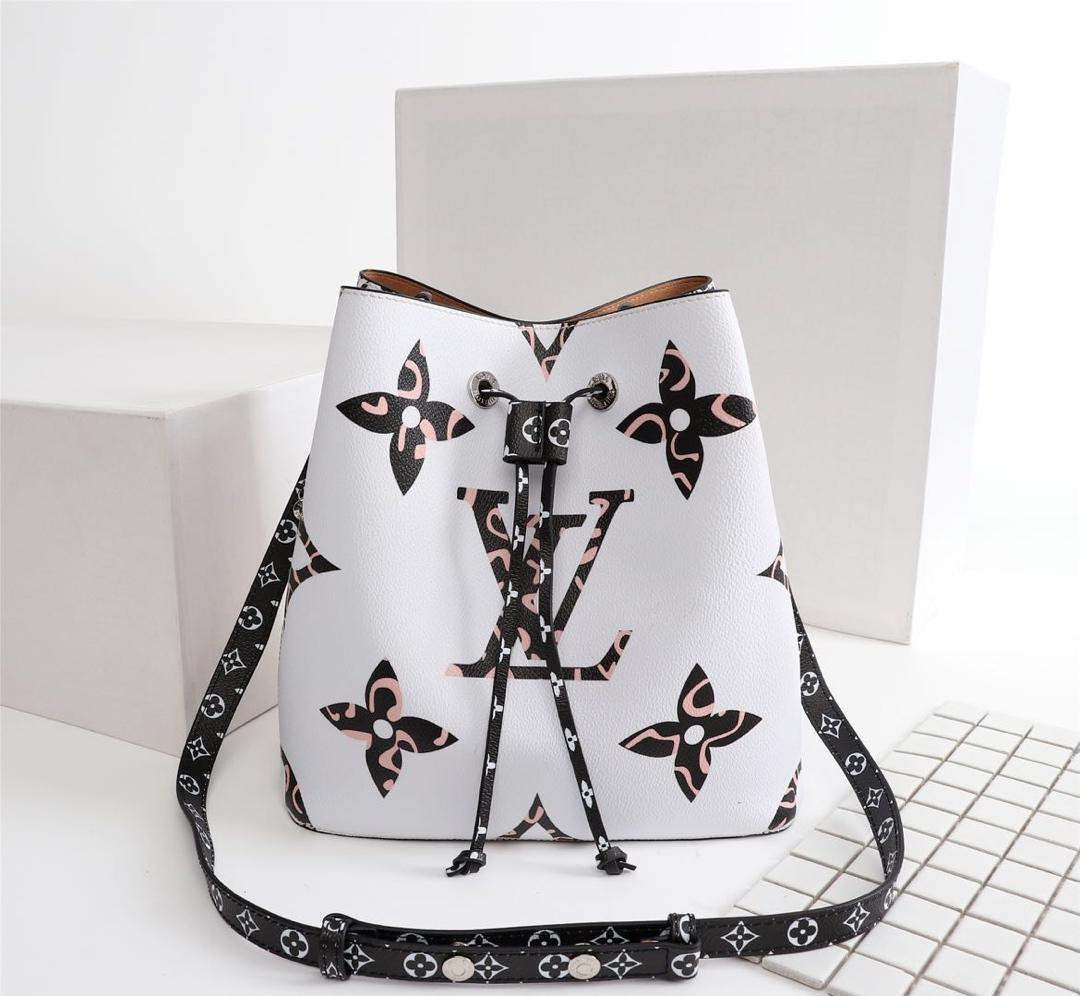 LV trendy bucket bag m44021 white