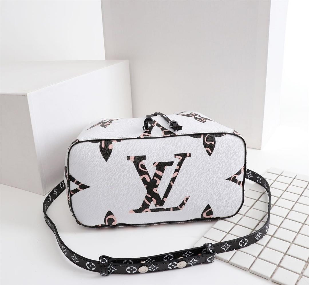 LV trendy bucket bag m44021 white