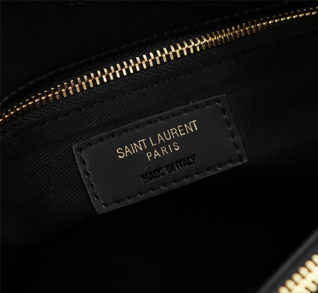 Y51 monogramme  35x9.5x25cm