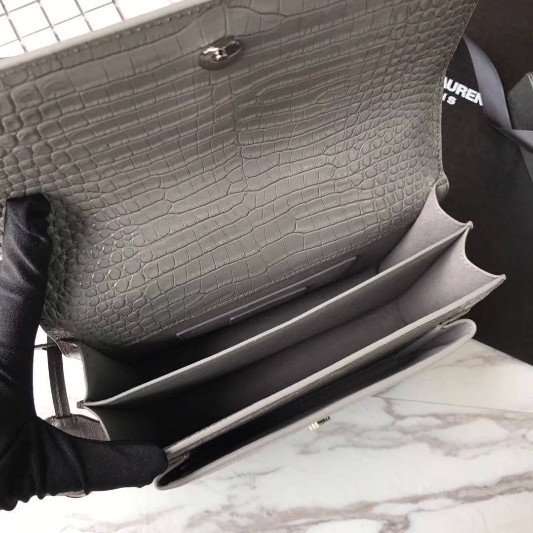 Y51 sunset chain wallet in crocodile embossed shiny leather 4858 17cm x 13cm x 7cm