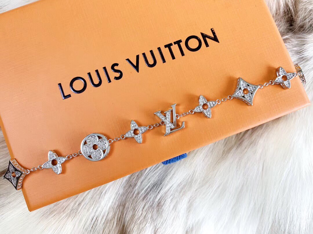 l0vis Vvtt0n hand catenary