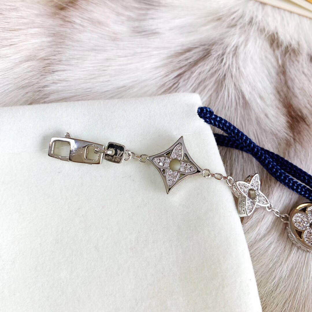 l0vis Vvtt0n hand catenary