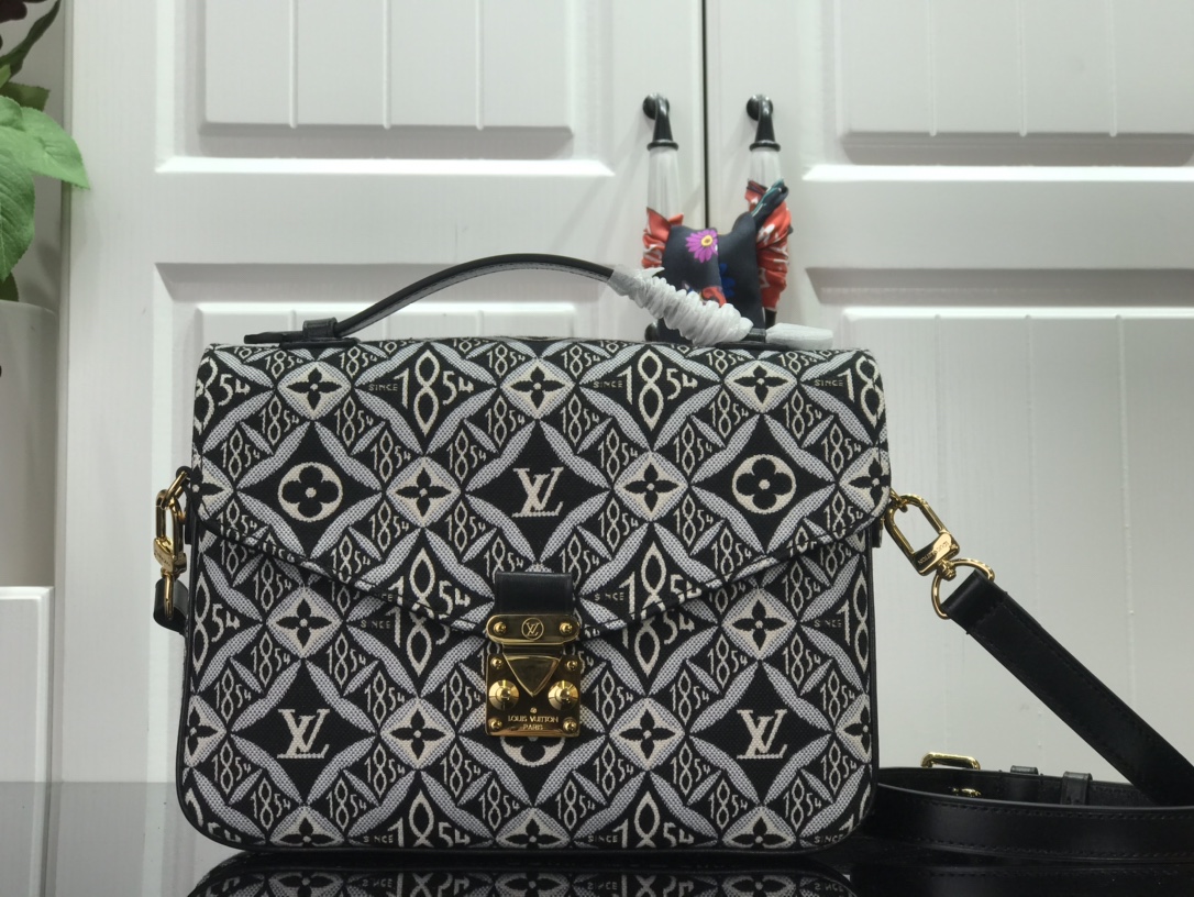 LV since 1854 pochette metis m57272 25x19x7cm