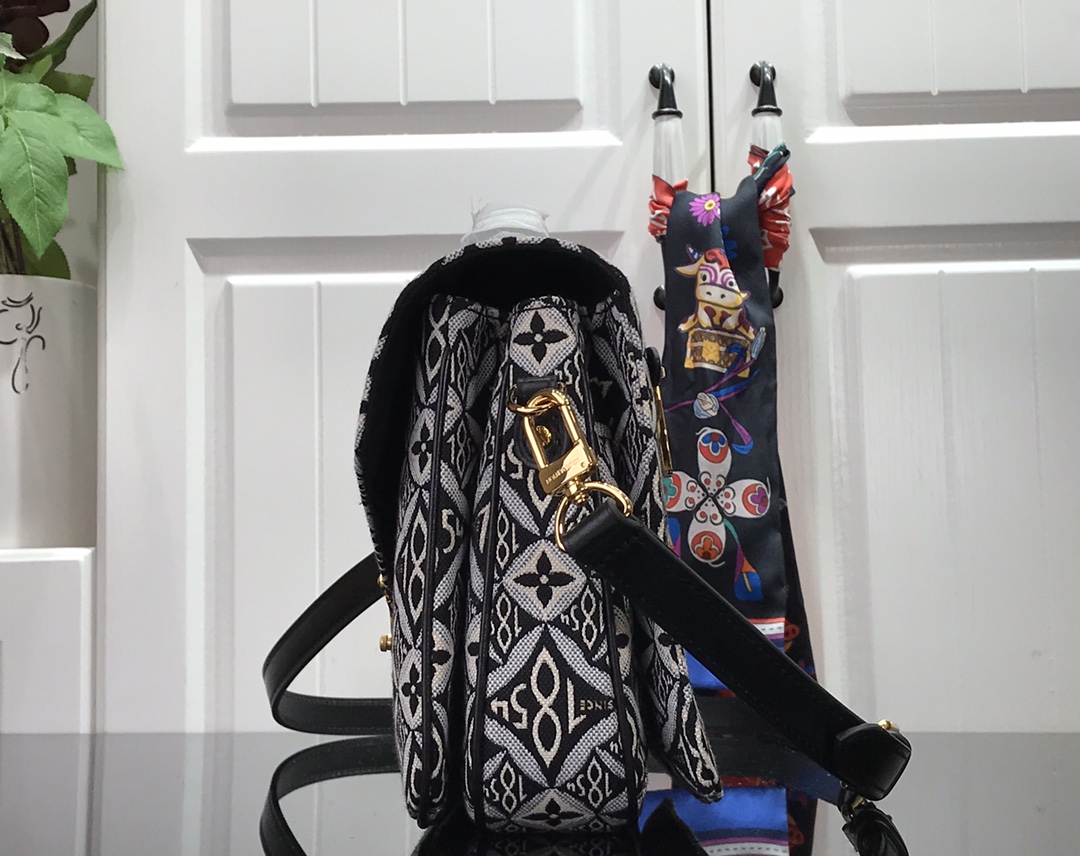 LV since 1854 pochette metis m57272 25x19x7cm