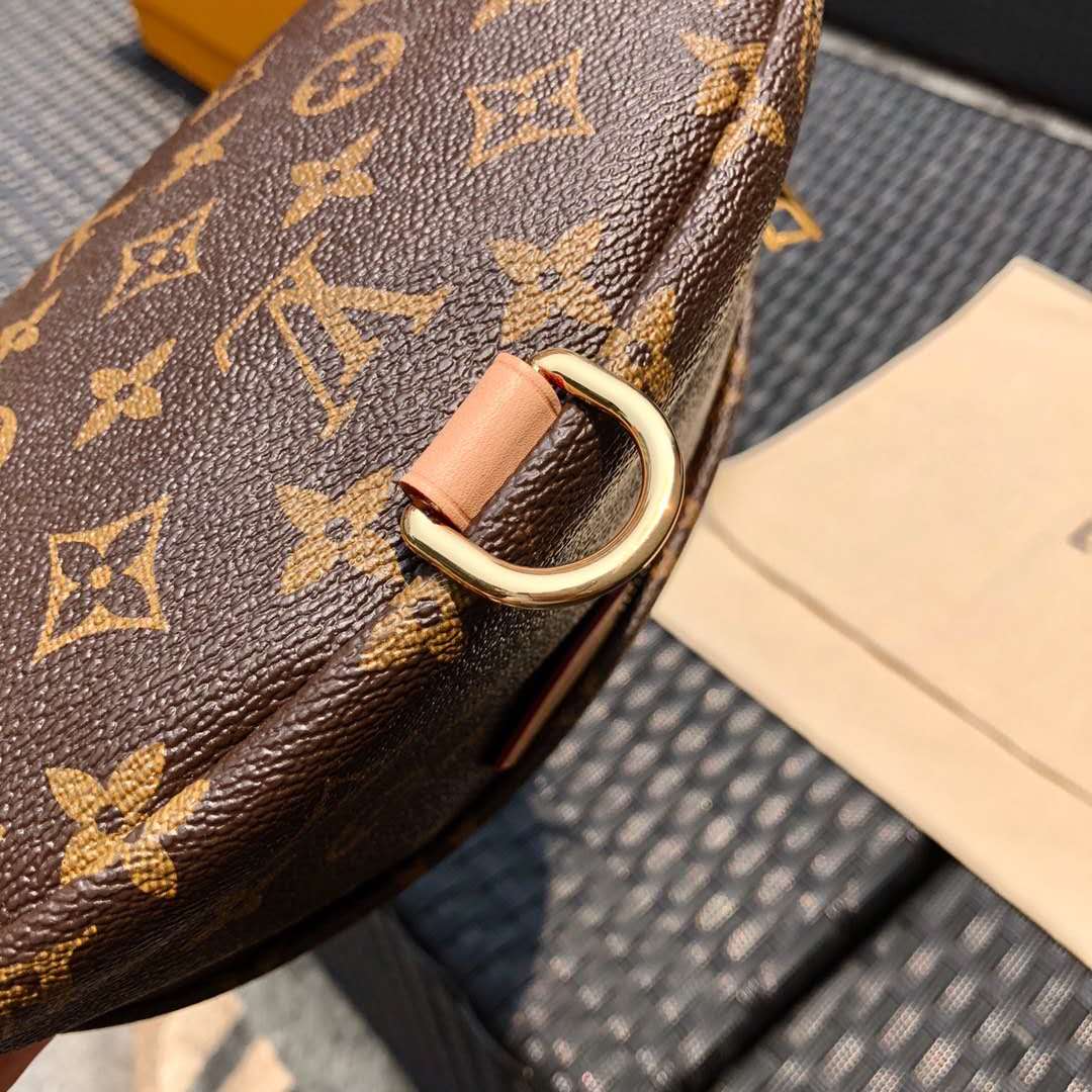 LV bum bag  37*14*13cm