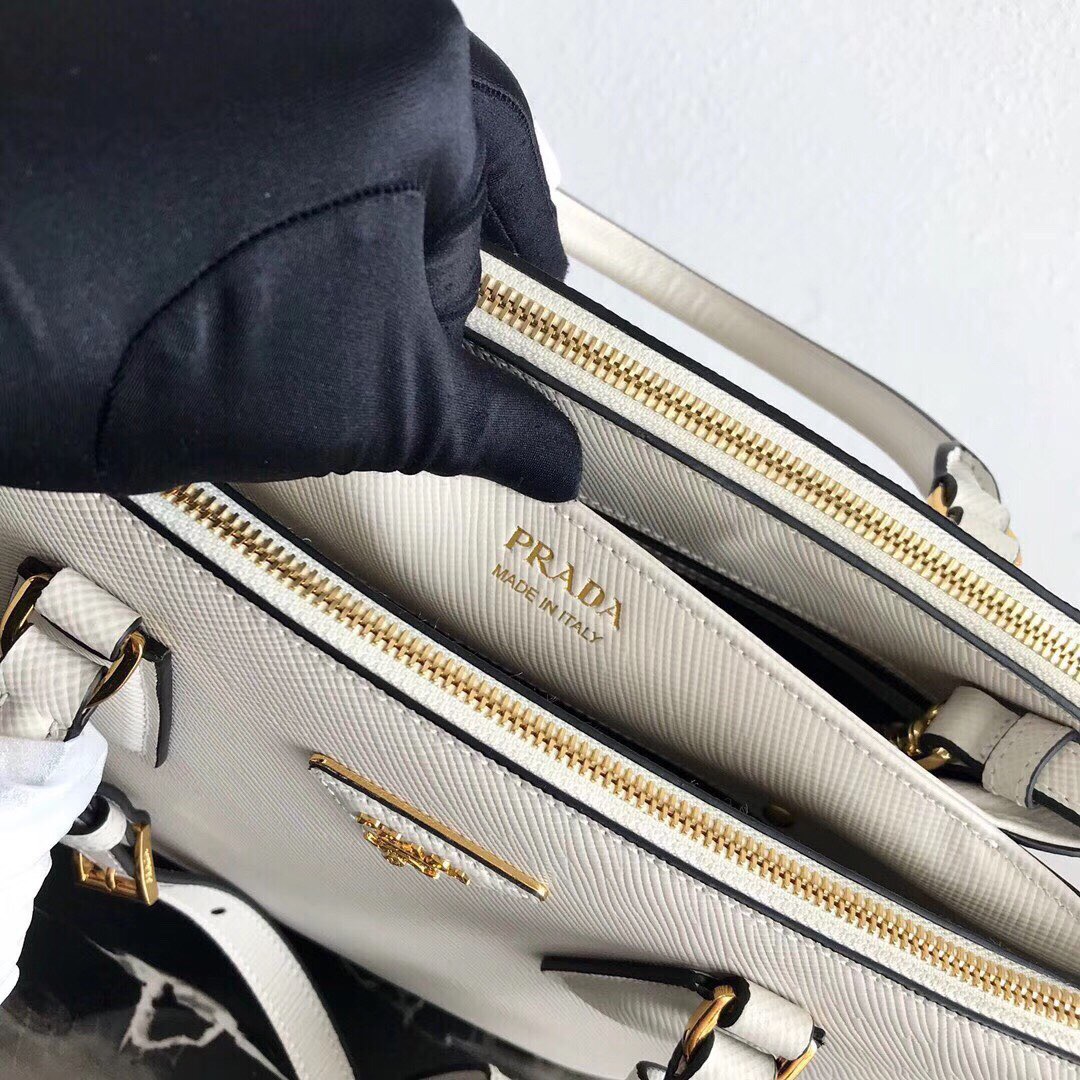 Pra*a medium galleria saffiano white 1ba232 31 × 22.5 × 13.5cm