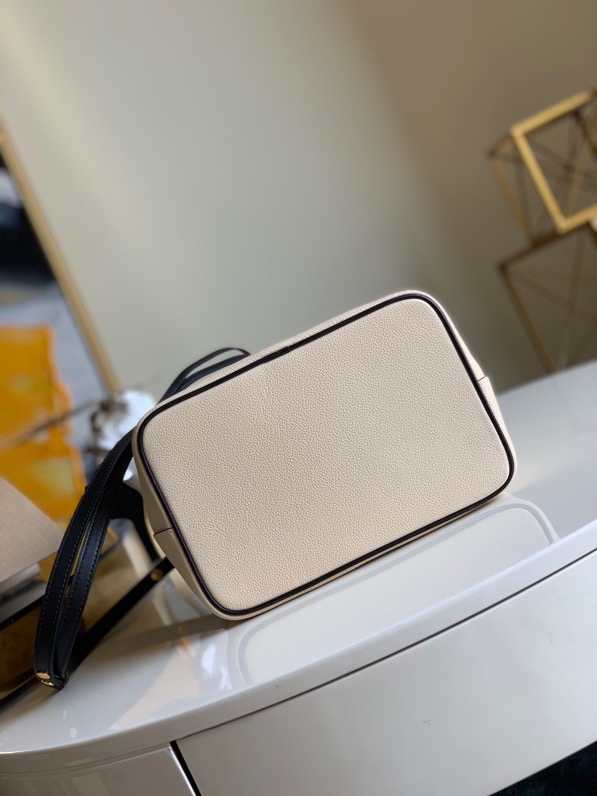 LV CRAFTY NÉONOÉ MM M56889 26 cm