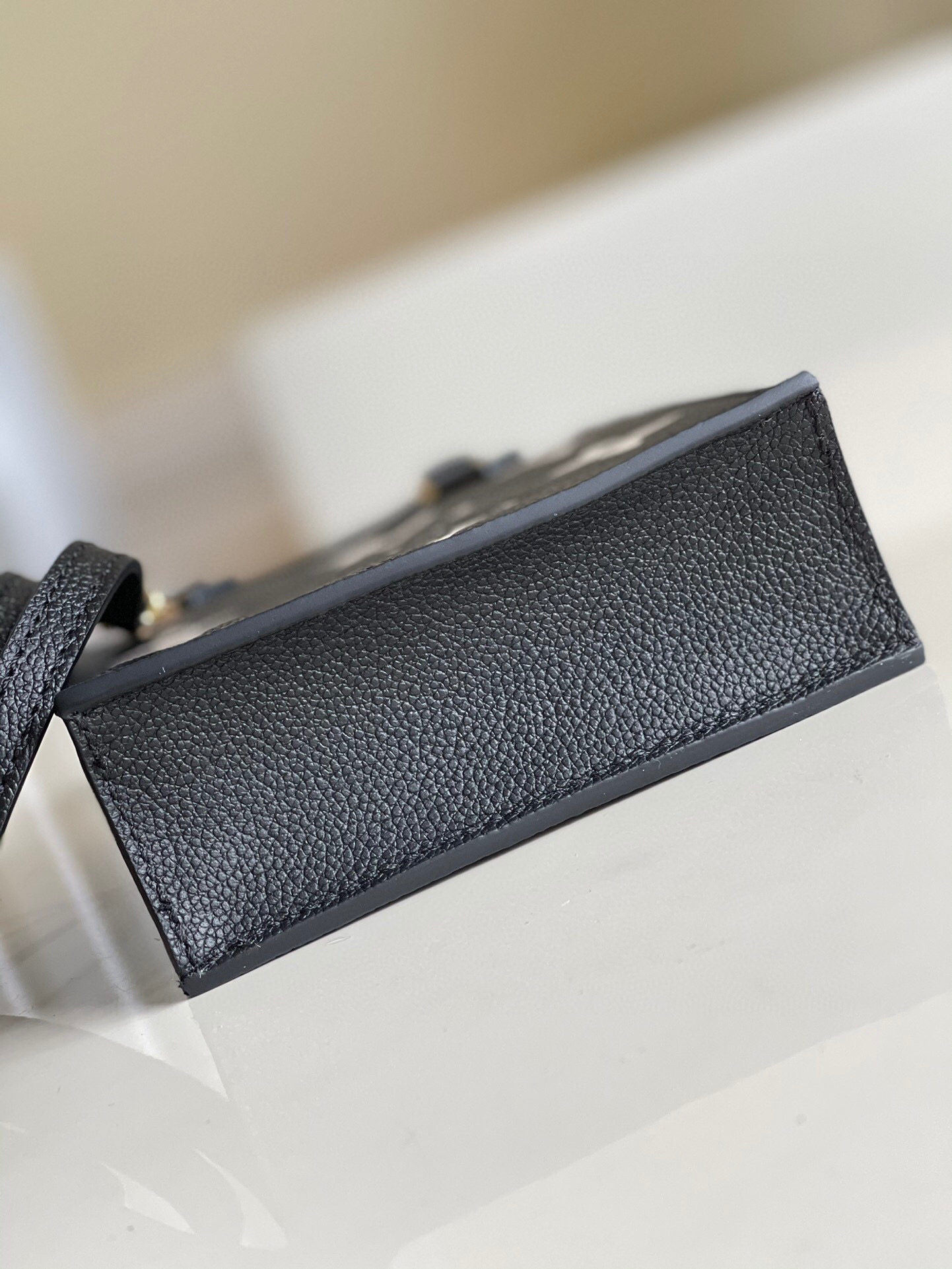 l0vis Vvtt0n petit sac plat bag bicolor monogram empreinte leather black m57937 14 x 17 x 5cm