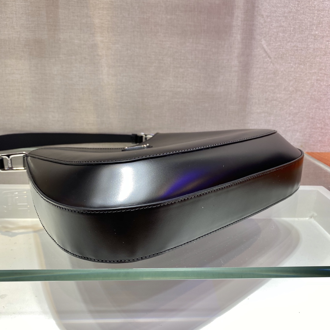 Pra*a cleo brushed leather shoulder bag in black 1bc156 30 x 18.5 x 4 cm