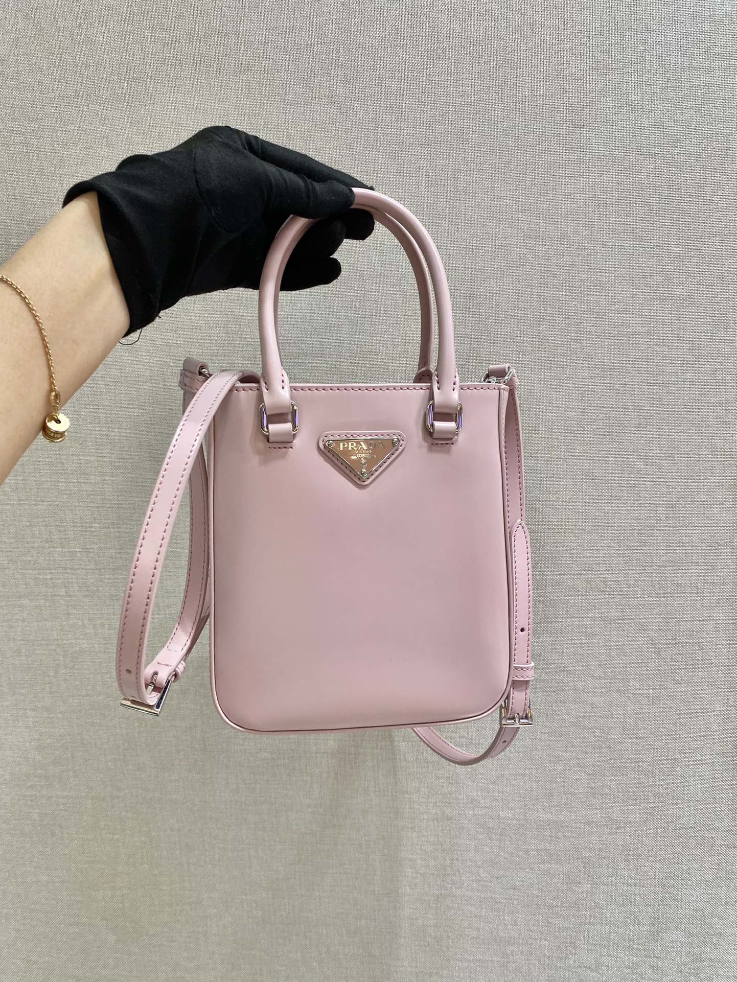 Pra*a small brushed leather tote alabaster pink 1ba331 15 x 17.5 x 5 cm