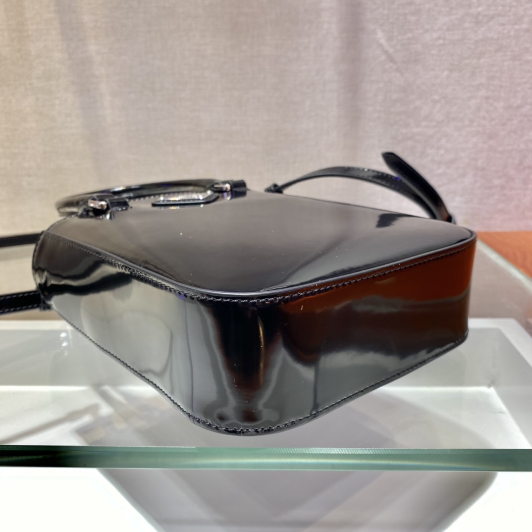 Pra*a small brushed leather tote black 1ba331 15 x 17.5 x 5 cm