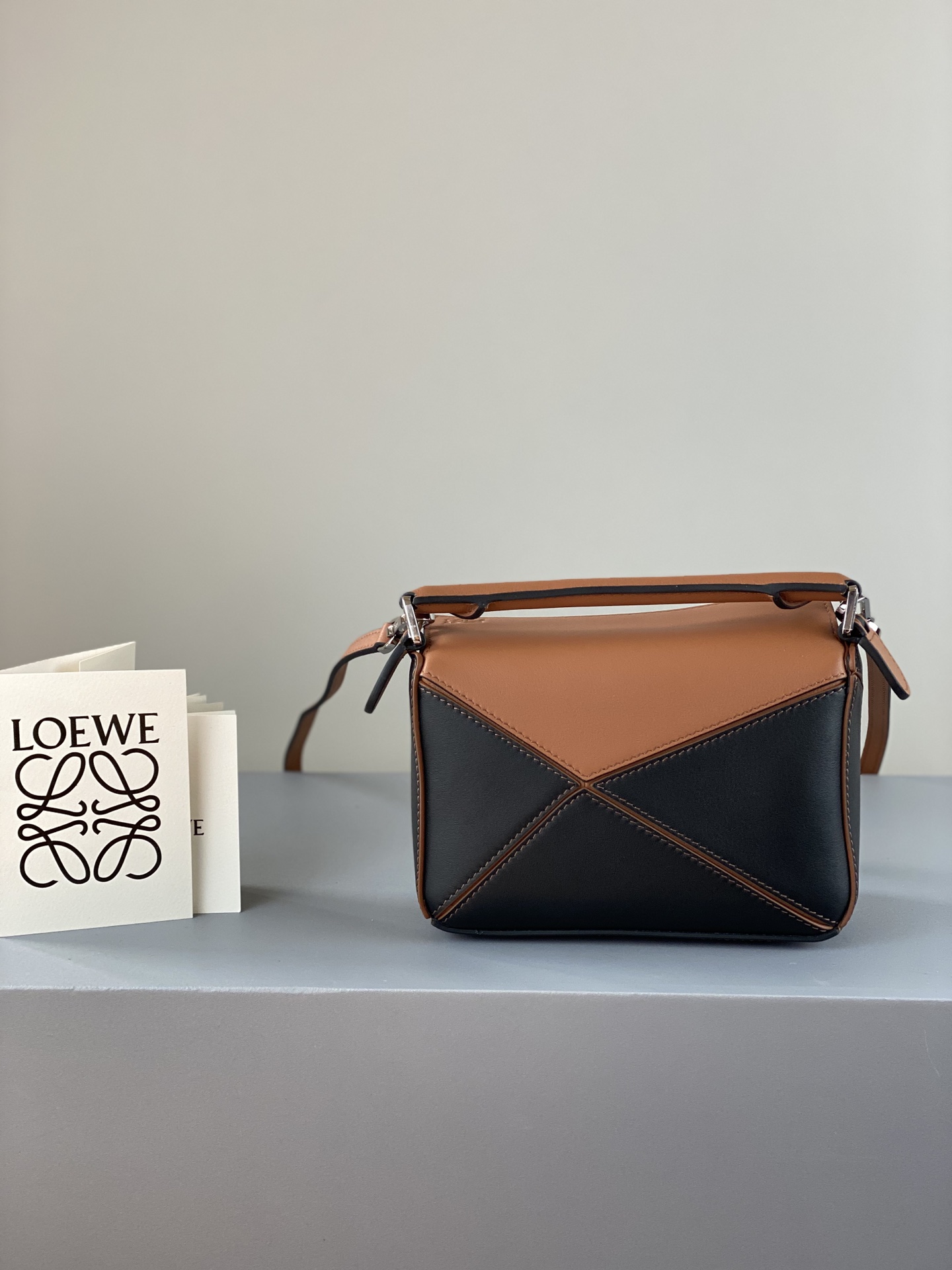 L0ew* mini puzzle bag in classic calfskin black a510u95x14 18 x 12.5 x 8 cm