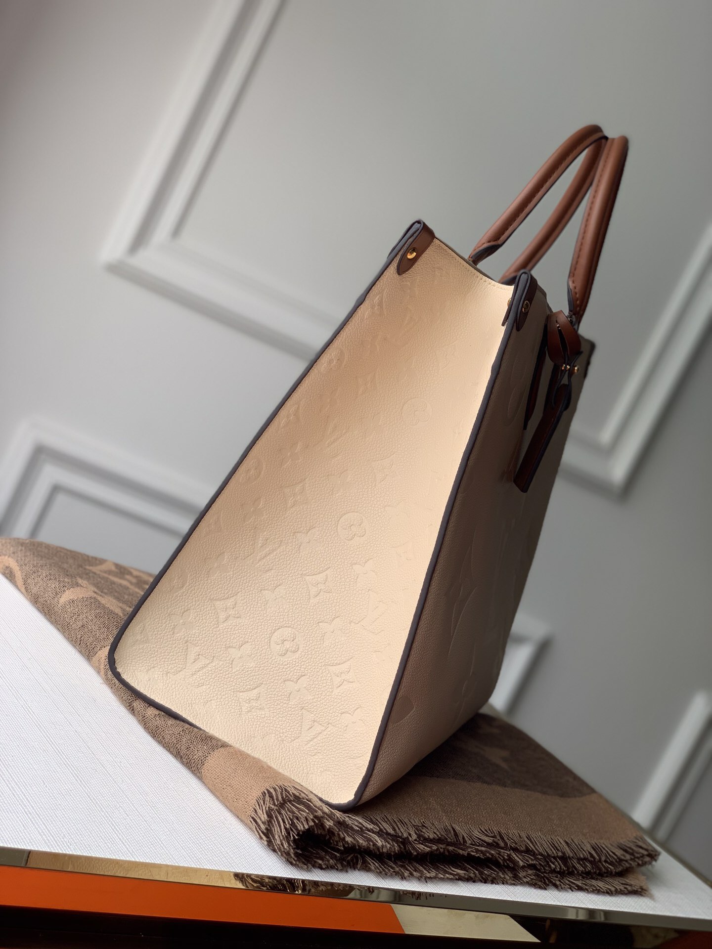 l0vis Vvtt0n onthego gm m44921 41.0 x 34.0 x 19.0 cm