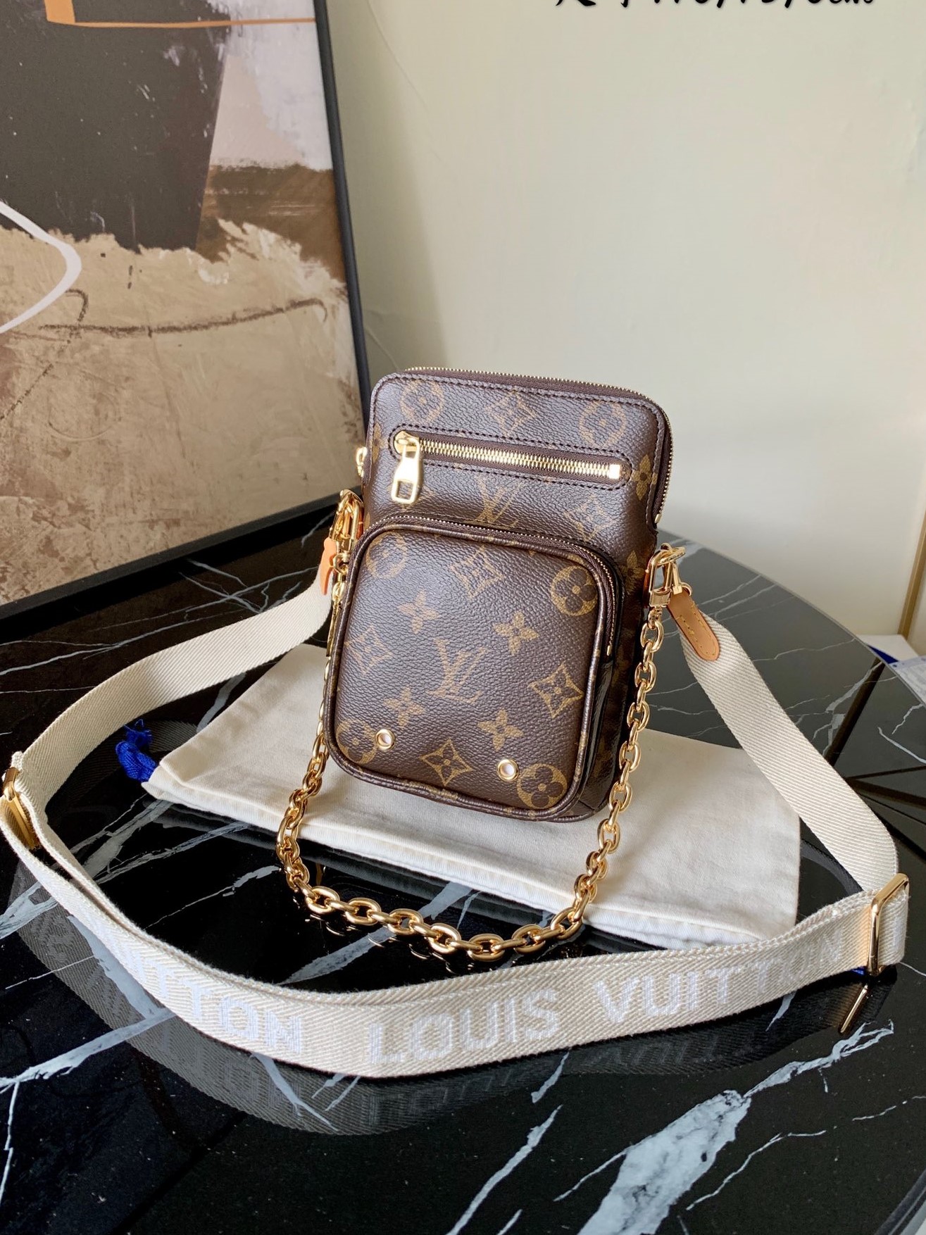 l0vis Vvtt0n utility phone sleeve m80746 16x19x6cm