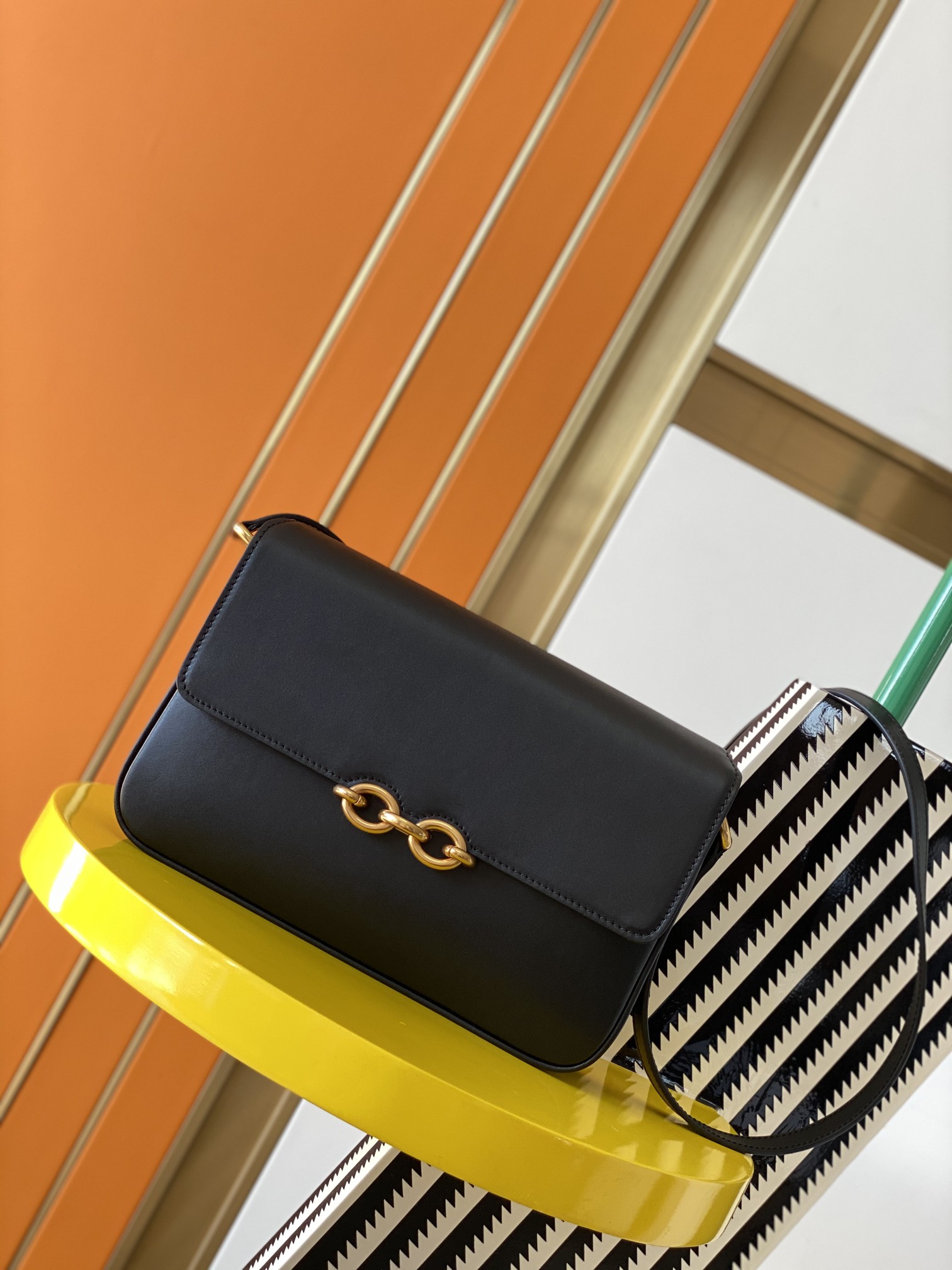 Y51 le maillon satchel in smooth leather black 6497952 24 x 14.5 x 3.5 cm