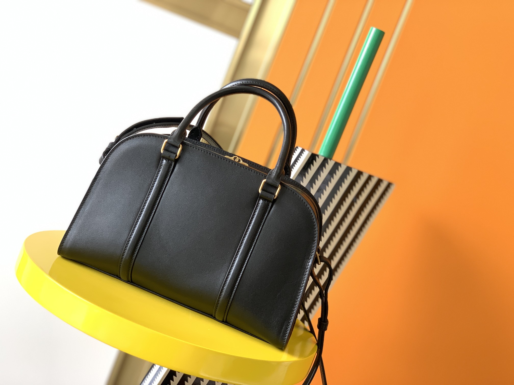 Y51 lock baby duffle in smooth leather 65500816r0w1000 27×18×12cm