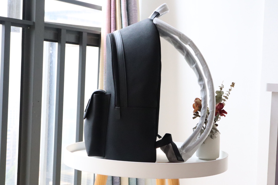 l0vis Vvtt0n backpack aerogram in black m57079 43 x 30 x 14 cm