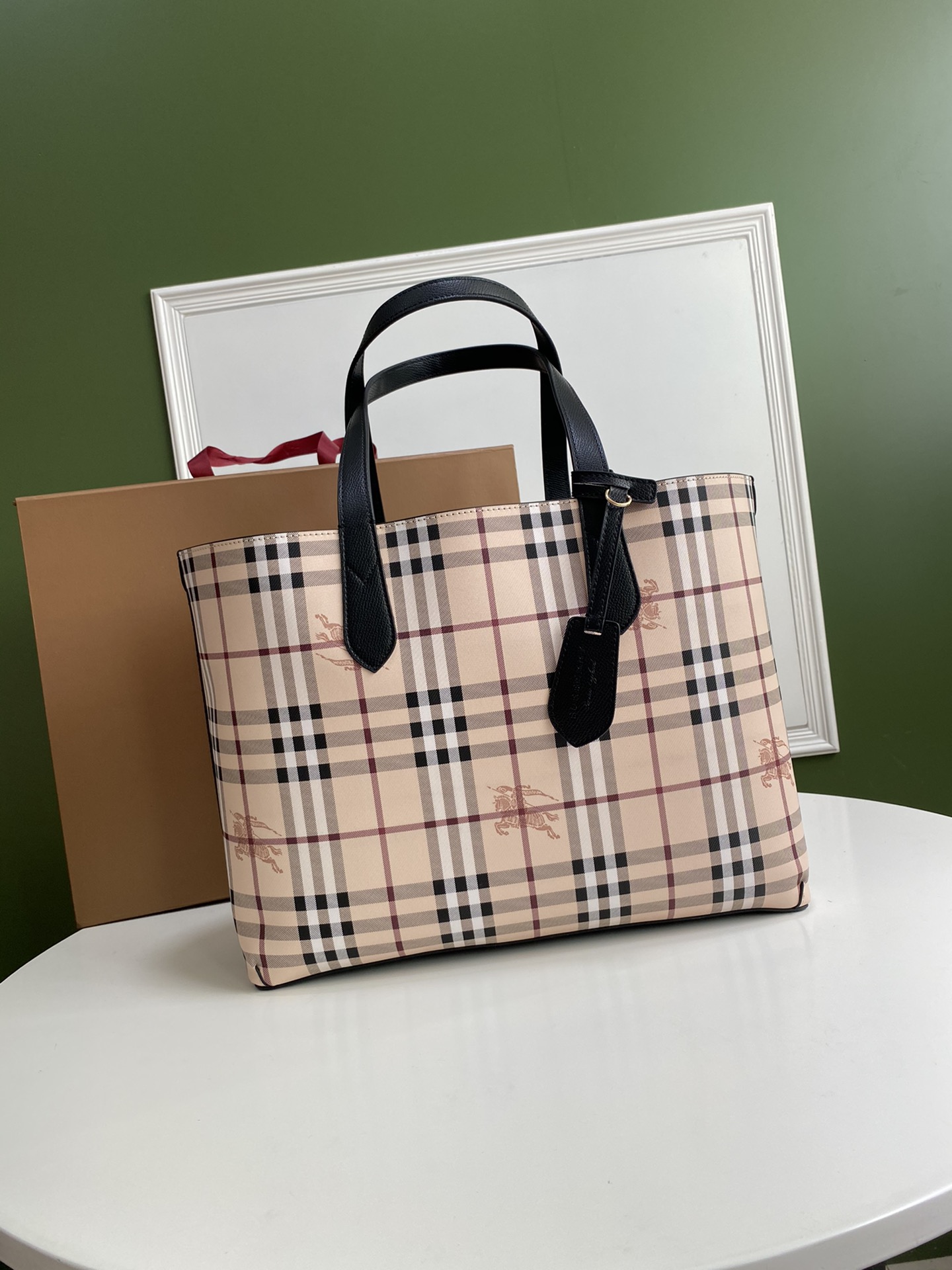 Bv*b*rry the reversible tote in vintage check black 35-46 * 30 * 12 cm