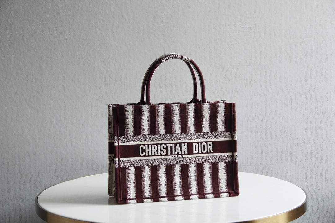 D10r large book tote burgundy d-stripes embroidery m1286 41.5 x 34.5 x 16 cm