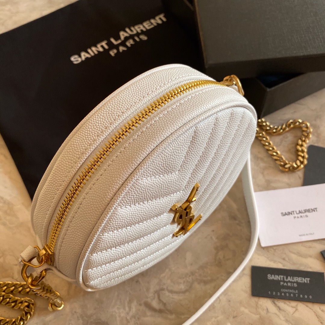 Y51 vinyle round camera bag in chevron-quilted grain de poudre embossed leather white 6104361 17 x 17 x 5.5 cm