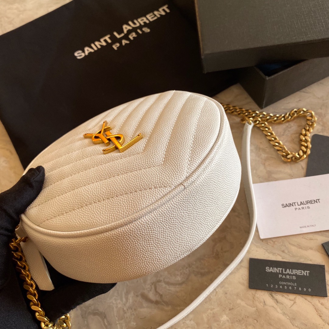 Y51 vinyle round camera bag in chevron-quilted grain de poudre embossed leather white 6104361 17 x 17 x 5.5 cm