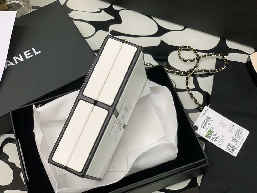 Ch**el no.5 box evening bag lambskin & gold-tone metal white & black as2473 18 × 13 × 5 cm