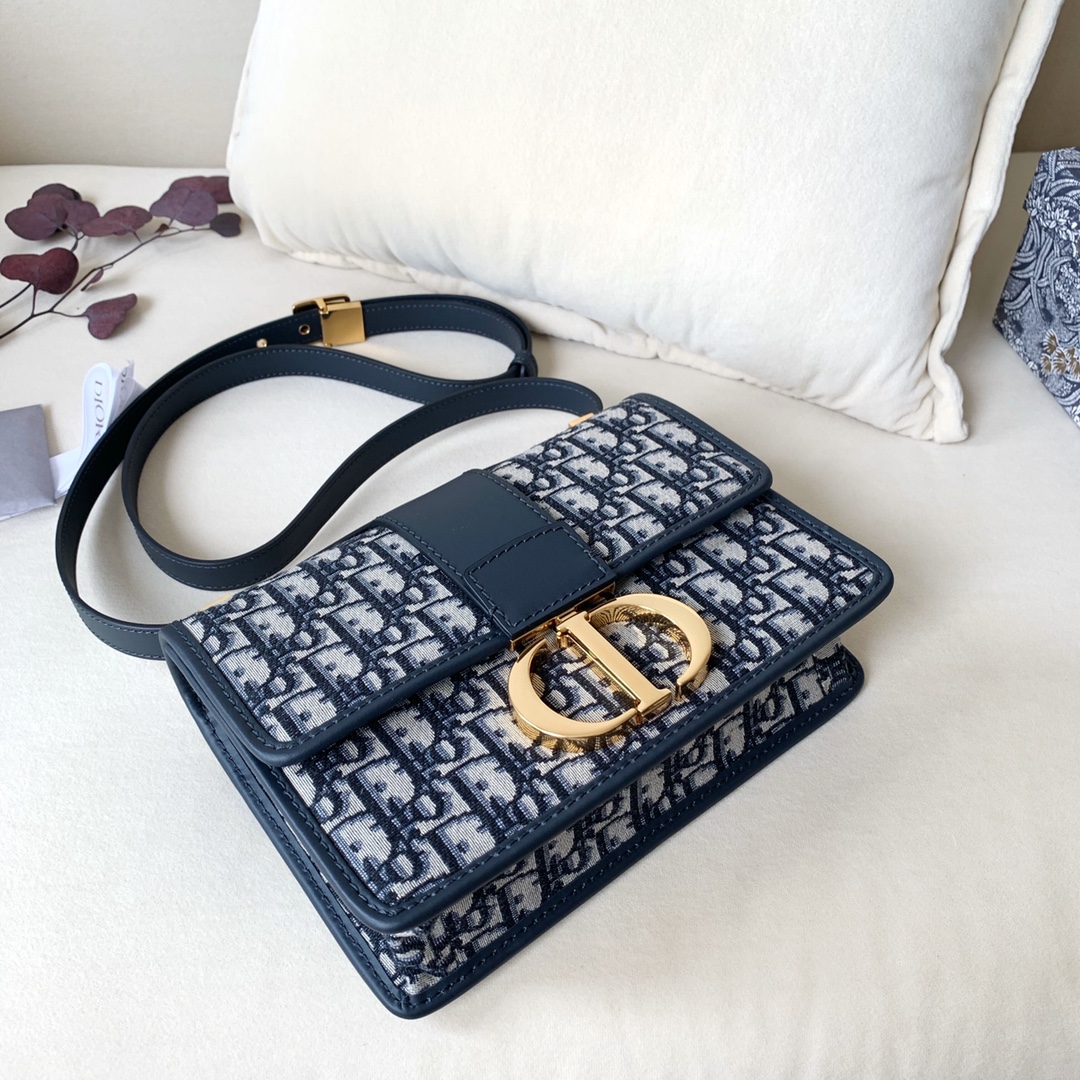 D10r 30 montaigne bag blue D10r oblique jacquard m9203utzq 24 x 17 x 8 cm