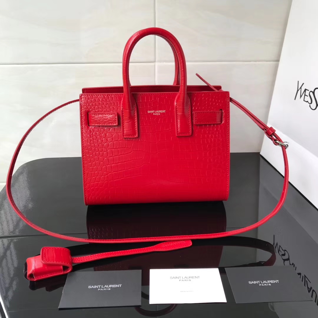 CLASSIC SAC DE JOUR NANO IN EMBOSSED CROCODILE SHINY LEATHER ROUGE EROS 392035 22 x 18 x 11 cm