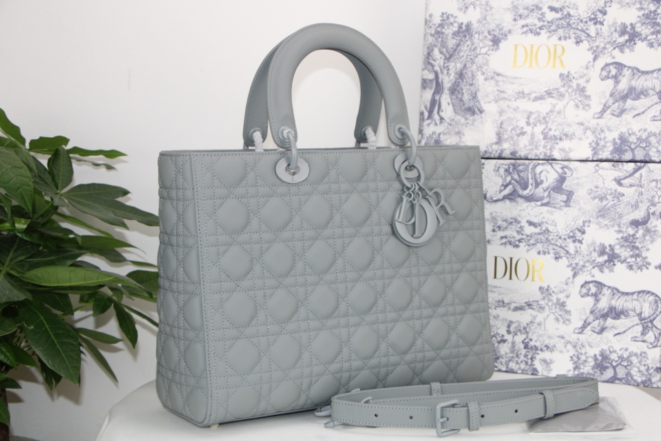 D10r large lady D10r bag gray ultramatte cannage calfskin m0566iloi_m41g 32 x 25 x 11 cm