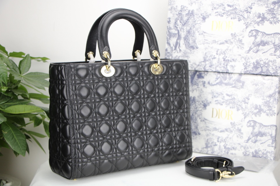 D10r large lady D10r bag cannage lambskin black m0566onge 32 x 25 x 11 cm