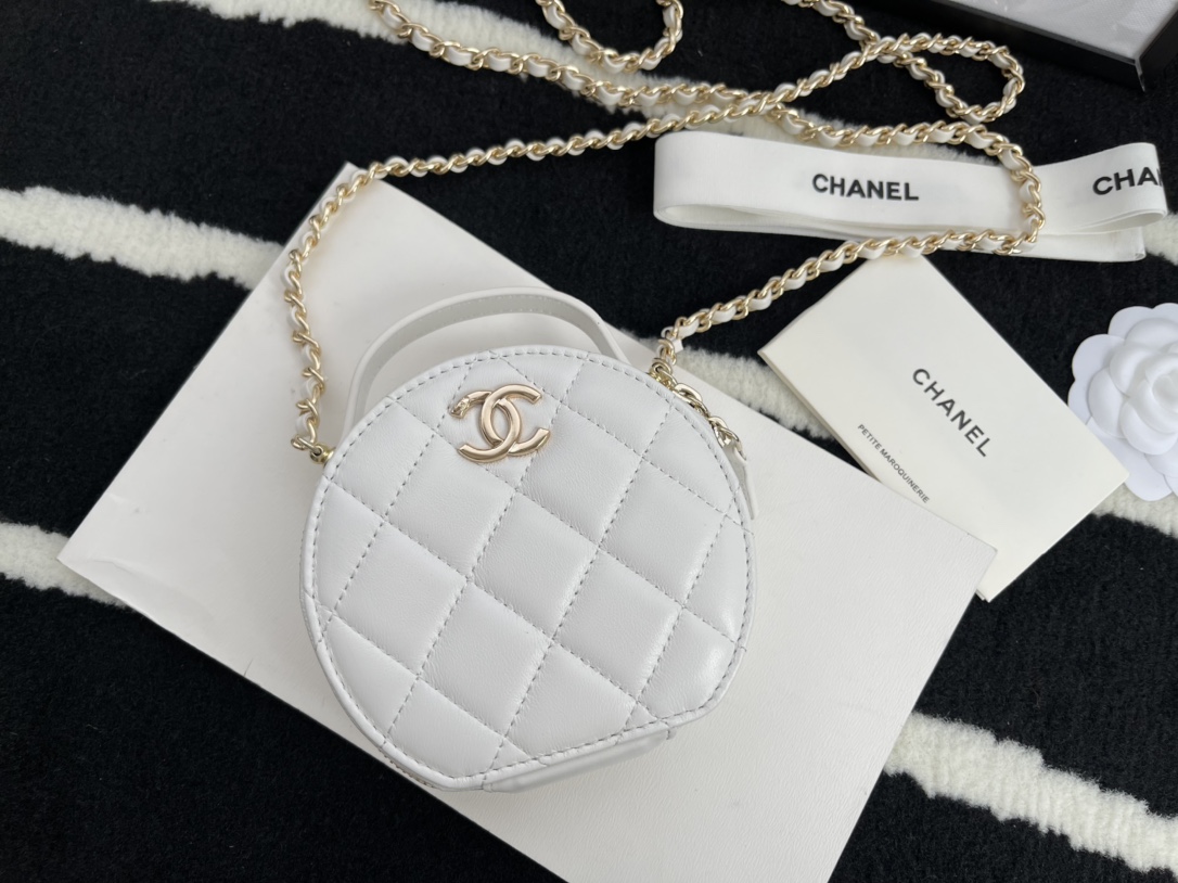 Ch**el biscuit round bag white 12 cm