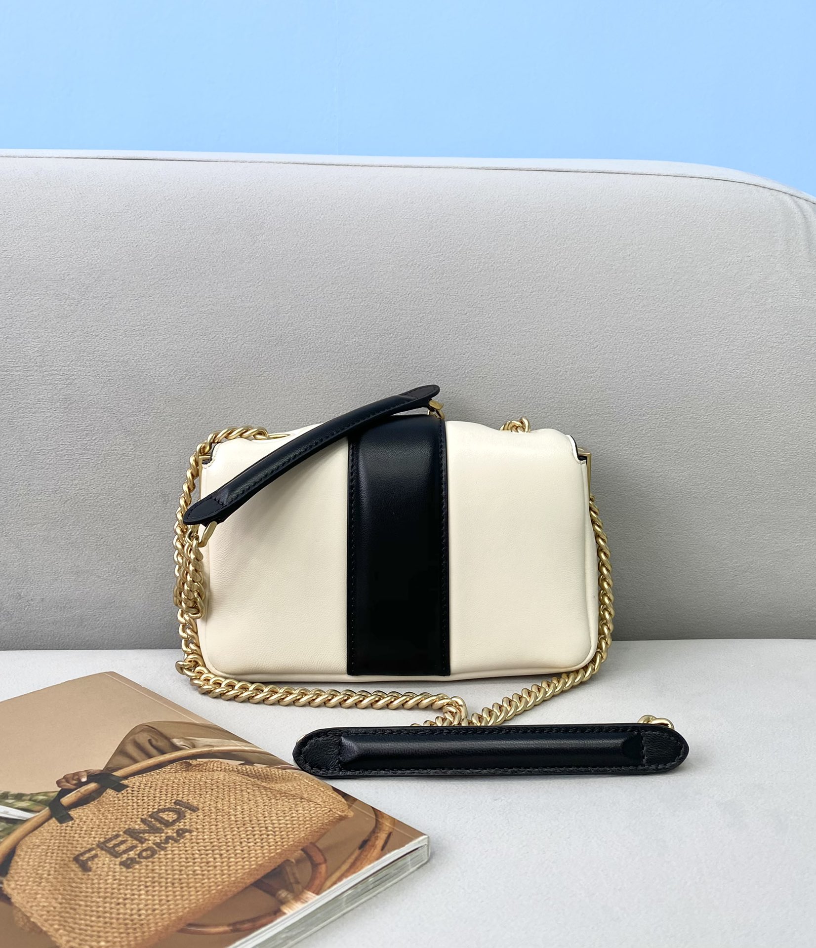 F**di mini baguette chain white and black nappa leather bag 8bs045 19 × 5 × 10 cm