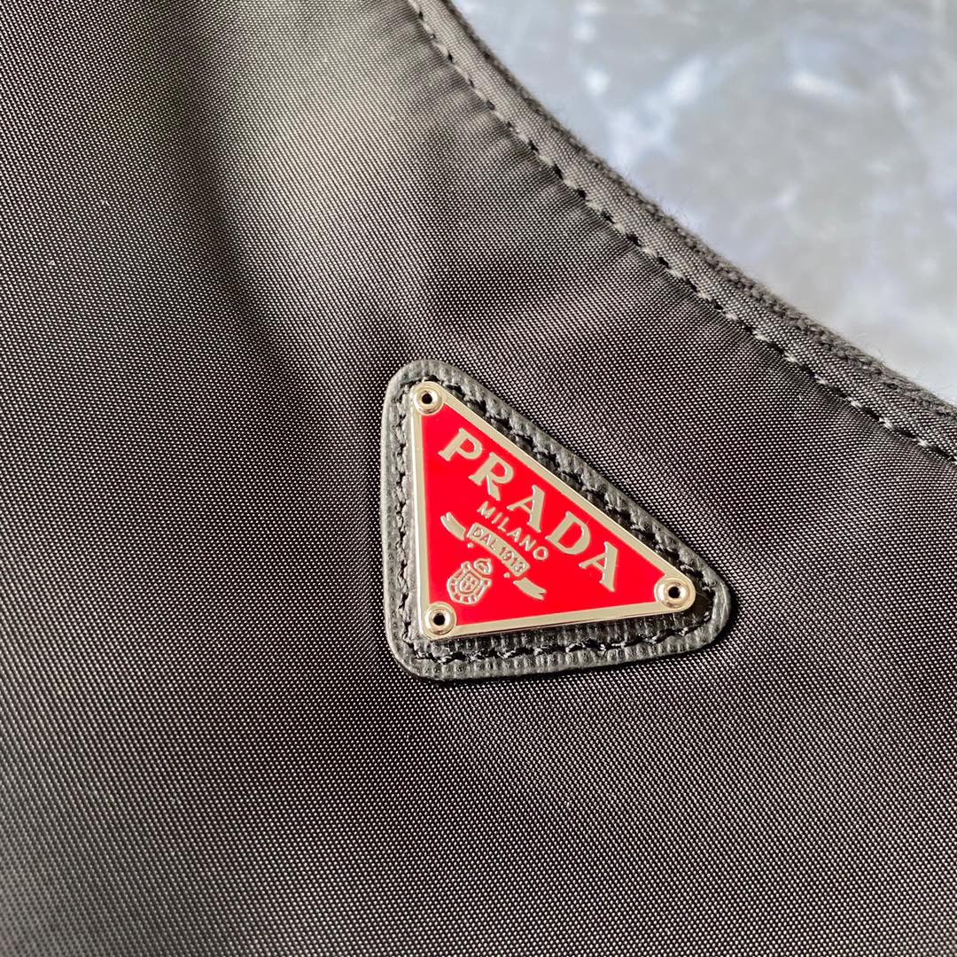 Pra*a re-edition 2000 nylon mini bag black and red 1ne515 23 × 17 × 6 cm