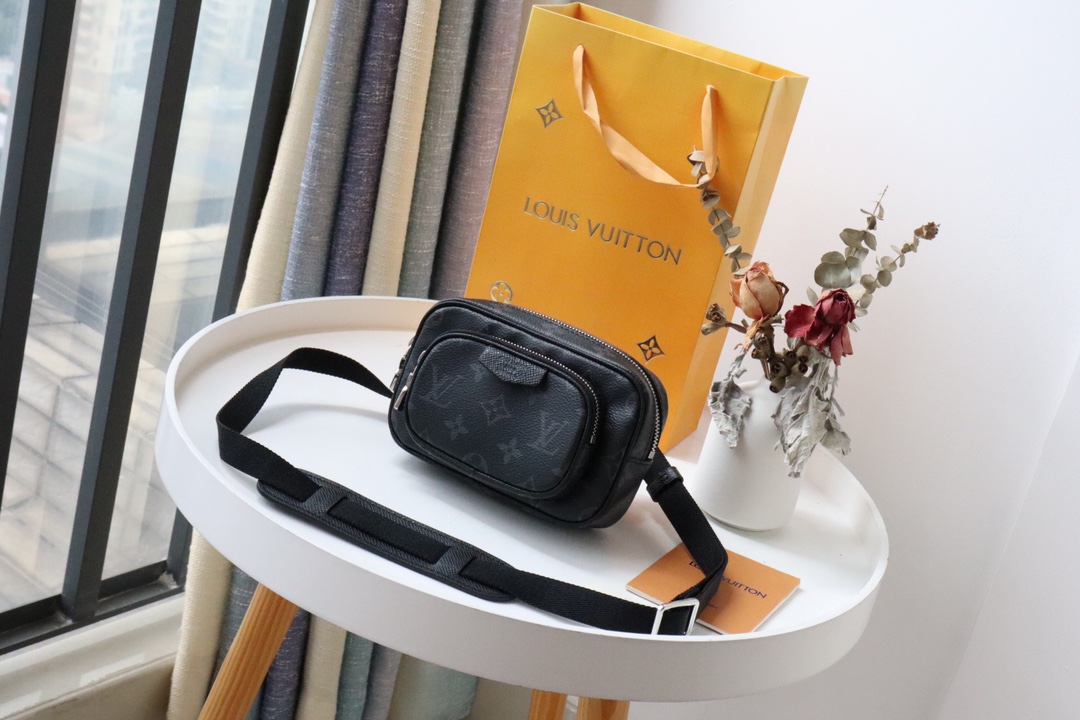 l0vis Vvtt0n outdoor pouch k45 black m30755 15 x 9 x 7 cm